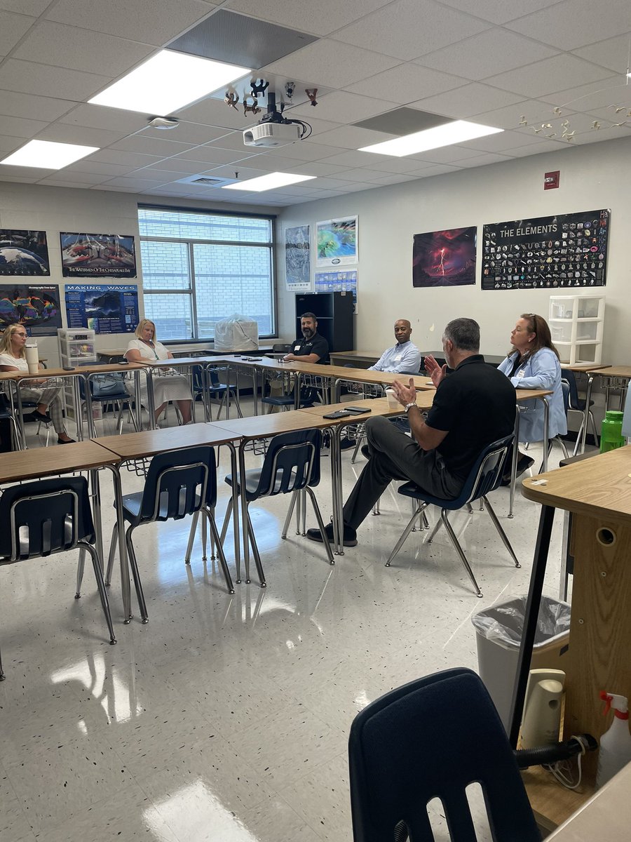 OHarold74's tweet photo. Dr. Shandor sharing experiences and things to think about to retain great staff! Other school division leaders sharing about ways to celebrate staff. #YCSDRLS22 https://t.co/Gv2JtmKnoq