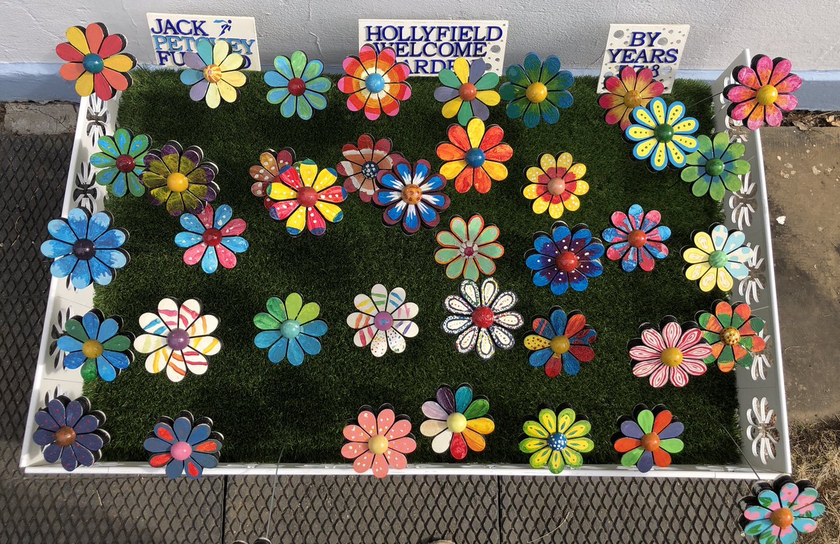 hf_arthf's tweet photo. Hollyfield Welcome Garden @hf_phoenix now installed outside Albury House. HF Art Dept invited yr 5 pupils from local schools SASM &amp; St John’s @STJKingston supported by Hollyfield yr’s 7 &amp; 8 to create individual 3D flowers. Thanks to @courtfarmcentre for artificial grass donation https://t.co/UPWT0AgLyb