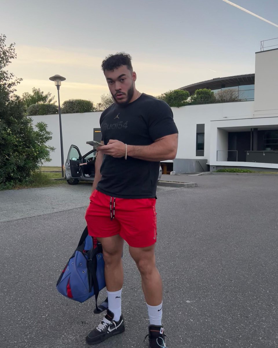 kaisjdh6's tweet photo. Prochaine destination, Paris ✈️
Un emploi du temps pour bz carrément 💦🍆 https://t.co/lHM2InVkJy