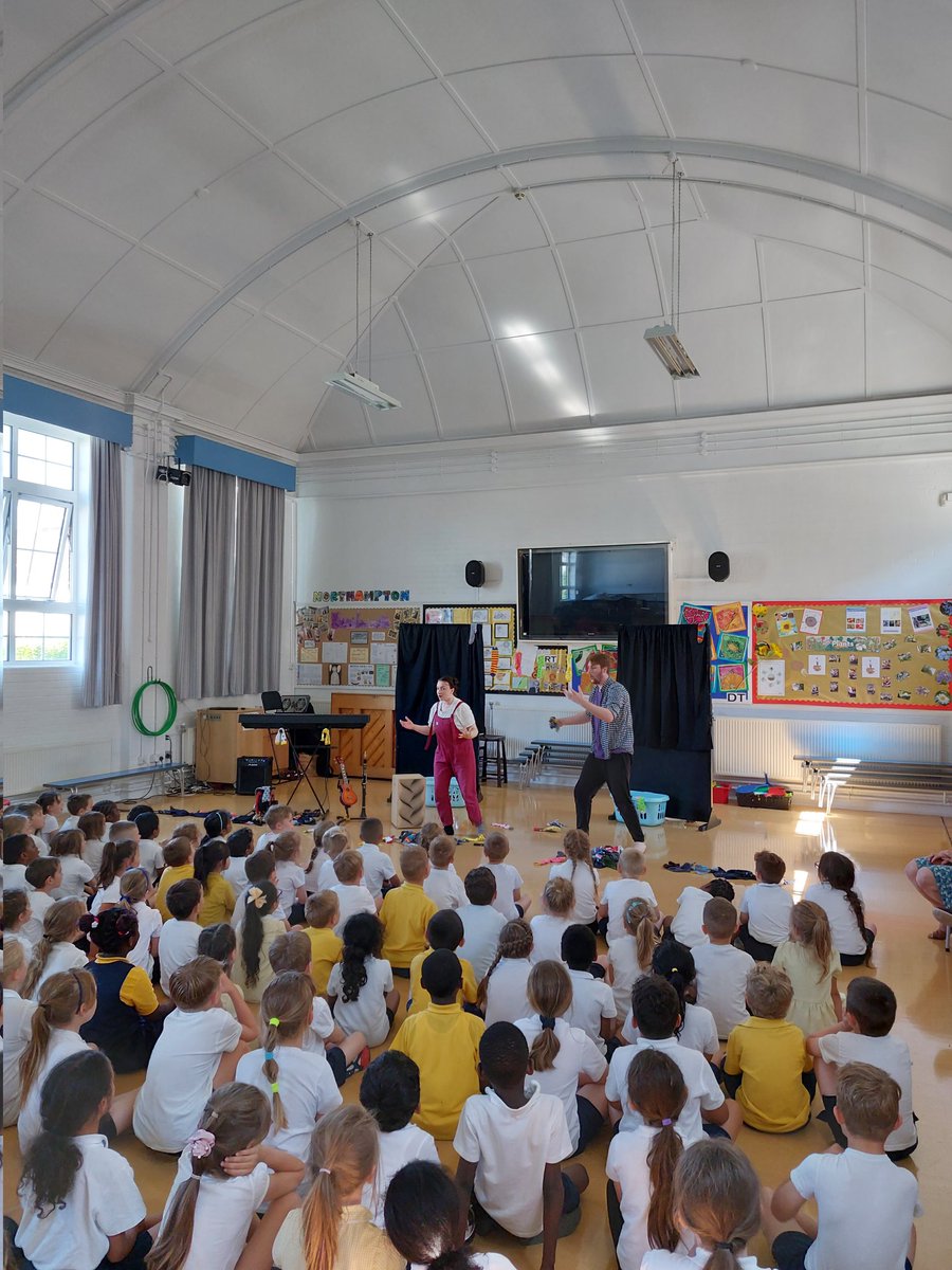 LeiversD3's tweet photo. @BedTheatre @DelaprePrimary A fantastic performance of Where The Lost Socks Go by Under the Bed Theatre - one half of which is our wonderful Miss Markey! Thank you so much! https://t.co/3vmNoh9twl