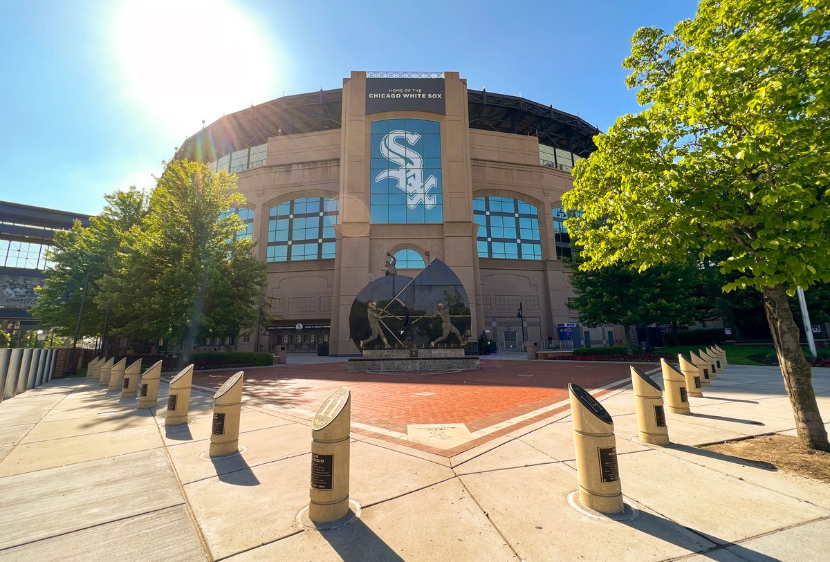 timdanbrog's tweet image. 🚨 open job alert! 

@tobyramosIII is looking for a talented entry level designer to add to his already stellar team at the White Sox. 

(btw, this is the office ⬇️)  
🔗: mlb.com/whitesox/team/…