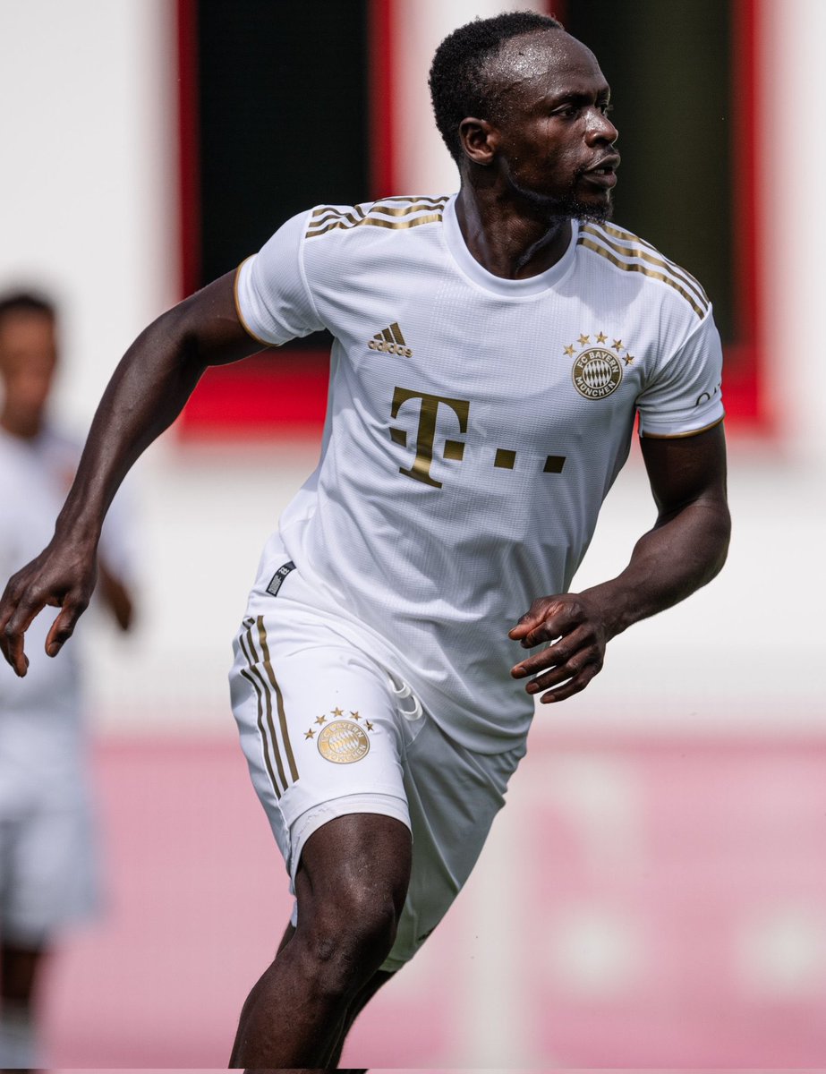 ecris_le_tien's tweet photo. Sadio Mane, the Best ! https://t.co/9jYxPzQMth