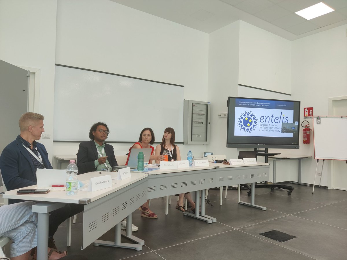 ThomasBignal's tweet photo. Our very own @ador1207 @EASPD_Brussels highlighted co-design methodology as key added value of #Right2Connect project, focusing on inclusion of people with intellectual disabilities via development of their digital skills #ICCHP_AAATE_22 https://t.co/qz8Se3fVbR