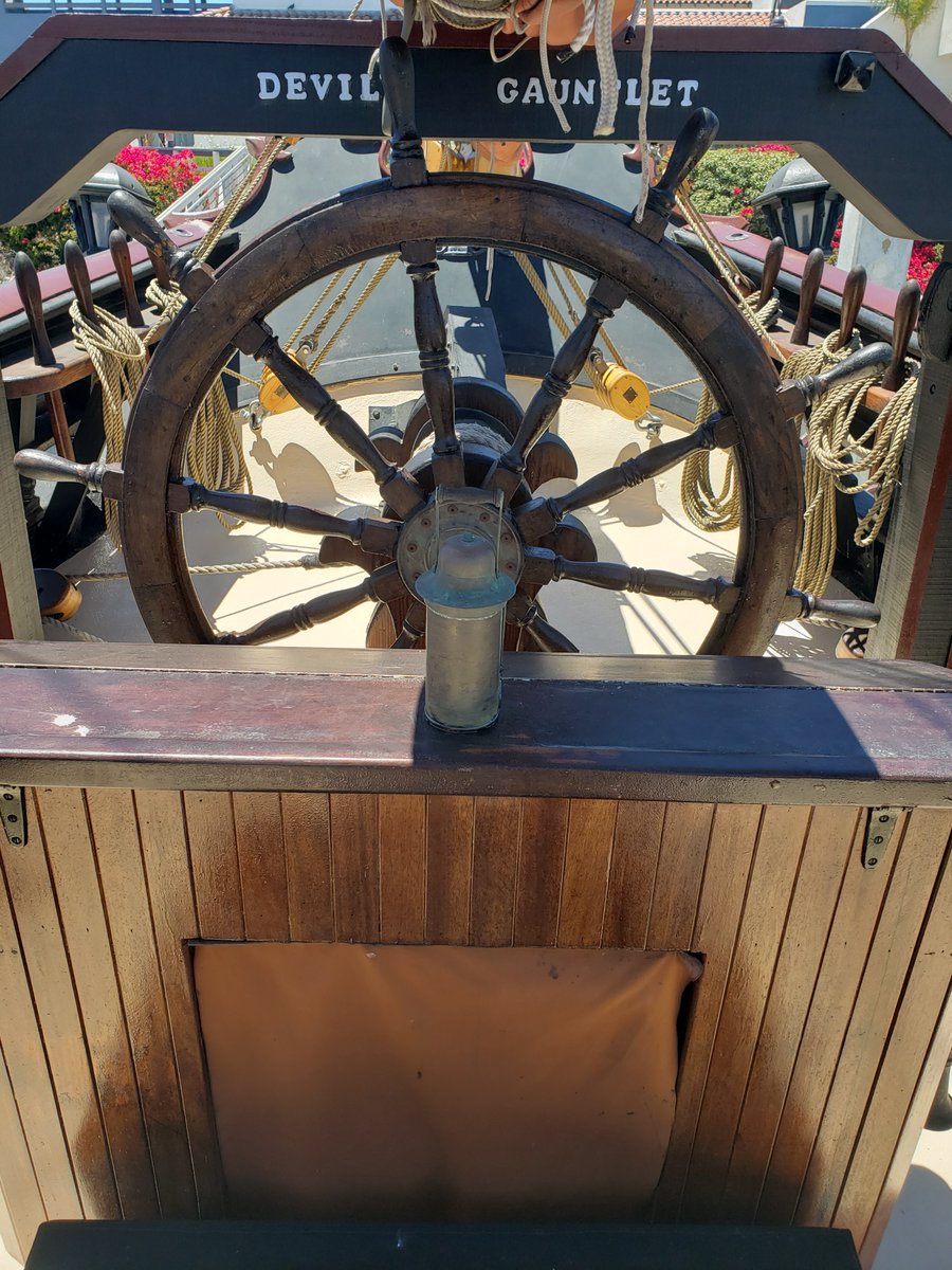 FantasySci's tweet photo. Hung out with Cap'n Dan and his homemade Pirate Ship. https://t.co/ePLDRw86WE