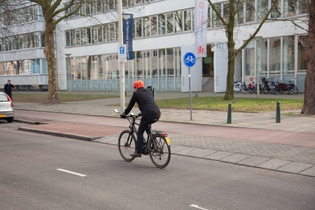 The SWOV fact sheet 'Pedelecs and speed pedelecs' has been updated. This fact sheet discusses the road safety aspects of the two electrically assisted bicycles.

Read more:
swov.nl/en/news/update…