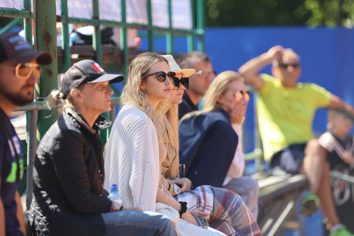 PZTPolishTour's tweet photo. Komplet ćwierćfinalistów MP🔍
♀️ Fręch, Górska, Hertel, Rogozińska-Dzik, Bednarz, Kubka, Podlińska, Falkowska
♂️ M.Zieliński, Mikuła, Żuk, J.Zieliński, Rajski, Peliwo, Ciaś, Michalski
@pzt_tenis @GrupaLOTOS 
@SPORT_GOV_PL https://t.co/PVgDWTKVln
