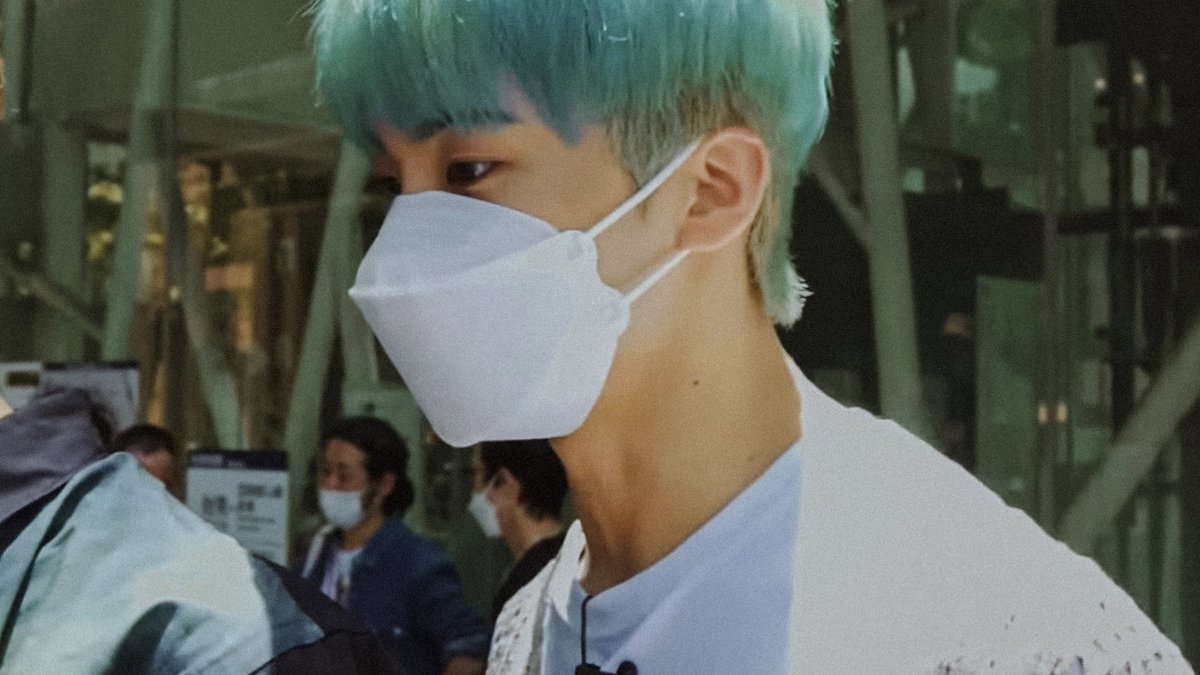 Ieemarkees's tweet photo. strolling around japan with mark lee https://t.co/wndipPwL0d
