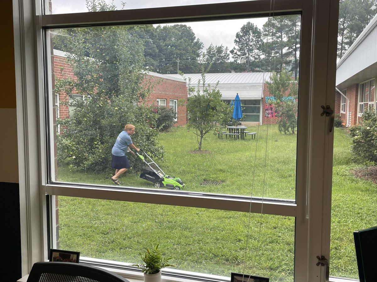 BrendanFetters's tweet photo. When you want to get the courtyard trimmed before the bad weather rolls in and the grounds crew isn’t scheduled for today you do what you need to do to keep the @CMMSCougars school community looking beautiful. You are amazing, @TinaZarzecki. 💪 #TeamKidsFirst https://t.co/Xc0L8YUX6Z