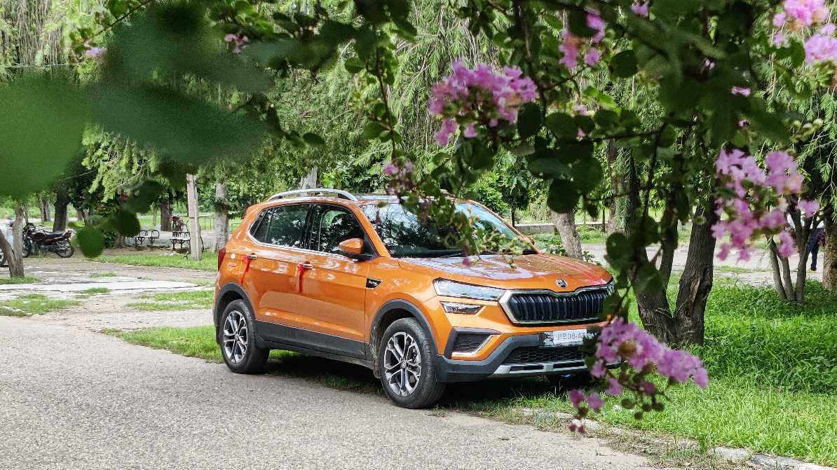 SumerSpeaks's tweet photo. We luvd d design & bought dis beauty @SkodaIndia 10000 Km #OneYearOfKUSHAQ & still rocking d road. #contest #KrishnaAutoSales #Jalandhar https://t.co/w4slOFvdPe