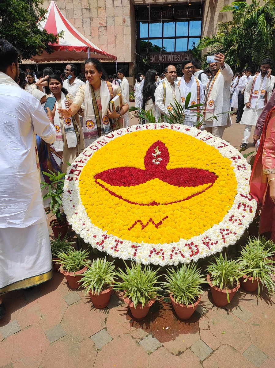 RashmiUdayKumar's tweet photo. Glimpses of 59th Convocation of @iitmadras Nice to see the colonial robes being replaced with #Angavastrams 
#LifeAtIITM #ConvocationDay #IITMConvocation https://t.co/1l6vhFfJLW