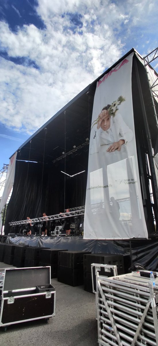 LauDegallaix's tweet photo. 🎉 J-1️⃣ Derniers préparatifs avant le grand concert de @mikasounds pour les festivités du 14 juillet ➡️ Rendez-vous demain soir à #valenciennes https://t.co/QcSe191g72