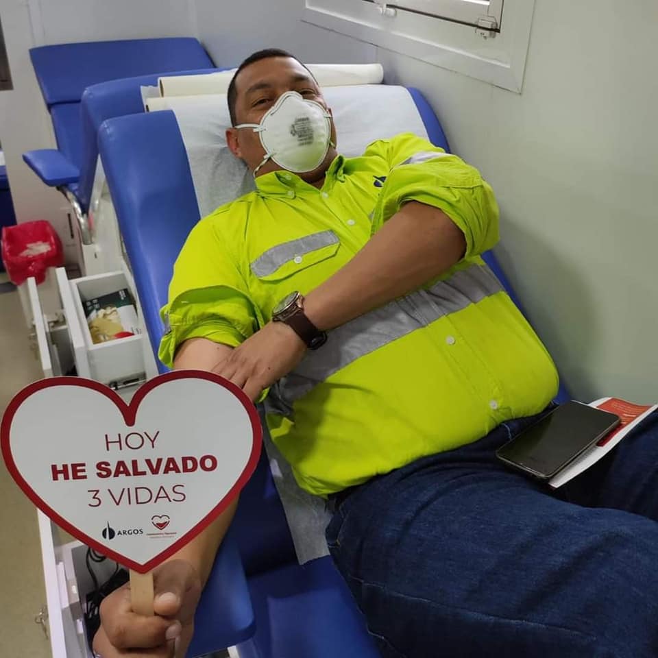 4⃣4⃣ de nuestros colaboradores en #ArgosDominicana 🇩🇴 participaron en una jornada de donación de sangre junto a <a href="/hemocentroDO/">Hemocentro Nacional</a>. 
 
Una bonita actividad para donar vida y crear una cultura de ayuda voluntaria. 👷‍♂️
 
¡Gracias a nuestro equipo por apoyar las buenas acciones!