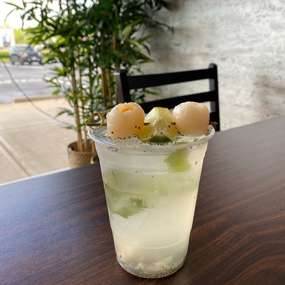 ddmaustl's tweet photo. Sip, sip
DD drinks are just what steamy summer days call for! Pick your fighter:
💖Boba Tea
💚Lychee Limeade
🧡Thai Iced Tea
💙Vietnamese Coffee
#STLdrinks #BobaTea #BubbleTea #SupportLocalSTL https://t.co/01OUBVw56c