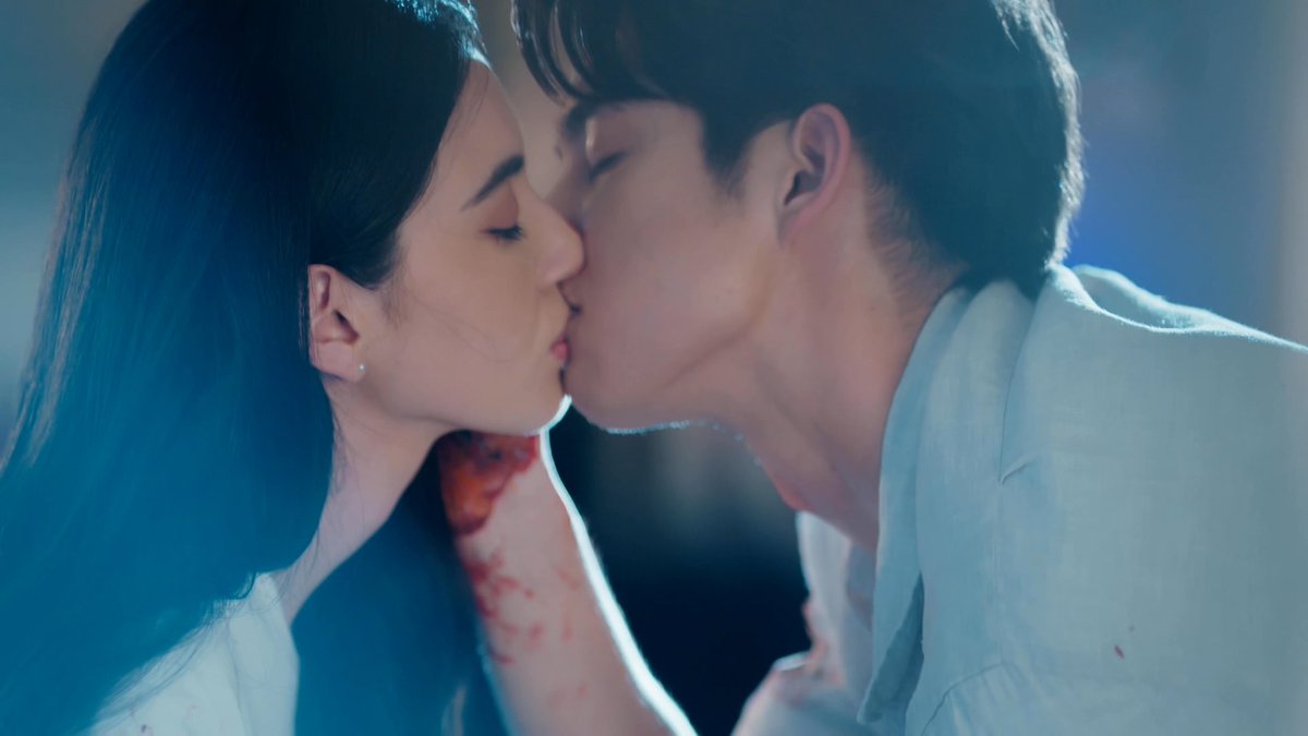 Very Sweet Kiss 😭I love this pic, They looks so cute in it. 
#คืนนับดาวEP12 
#bbrightvc <a href="/bbrightvc/">bright</a>  <a href="/DavikaH/">davikah</a>