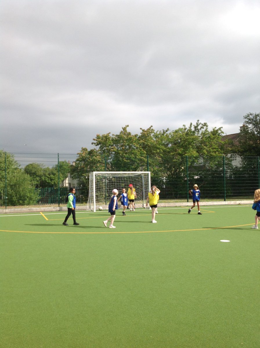 westheathprim's tweet image. Day 3! Year 3 and 4 took part in their sports day. Pupils showed excellent values and thoroughly enjoyed competing in their commonwealth teams. #WHPS #Day3 #sportsweek #Birmingham2022 #Commonwealthgames2022 @Colmers_SGO @YourSchoolGames