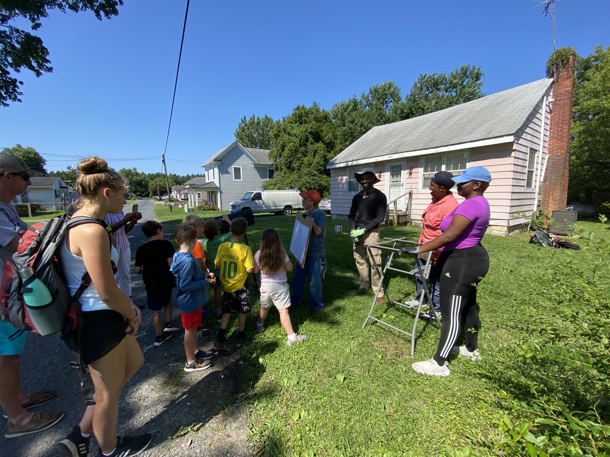 #HappyWednesday! Students from Oxford Day Camp took the Ferry to meet with the #BellevueFieldSchool students and instructors to learn how #architects measure and draw buildings. They even got to see the inside of an 100-year-old house!