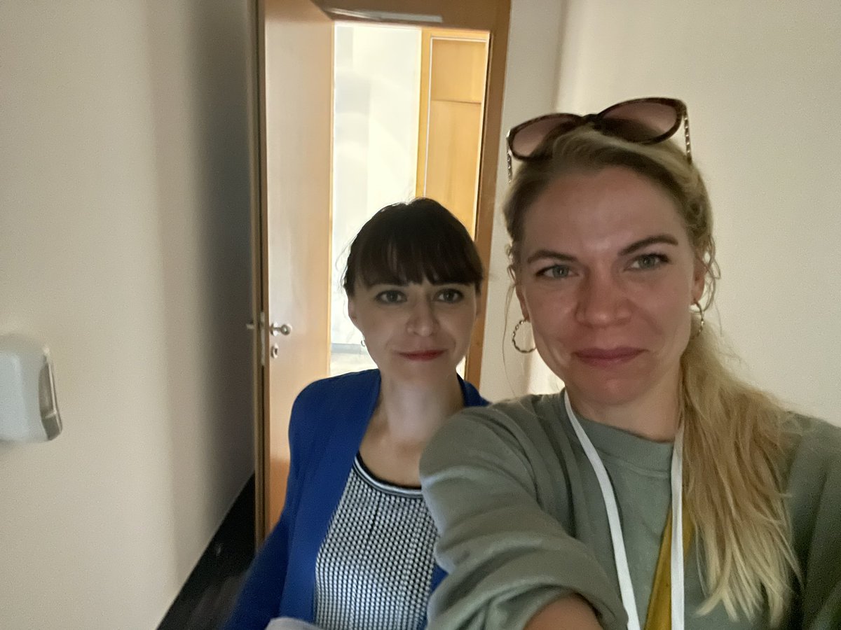 obcankari's tweet photo. Den I.  11. 7.   
Den se bude zabýval situací v oblasti vlády práva v zemích V4, zaměřil se na Polsko, Maďarsko, ale i jiné problémové země, o kterých se moc nemluví. Úvodní přednáška se týkala porovnáním jednotlivých ústav (@VitDostal @PavlinaJanebova). https://t.co/AW9RgFVrbD