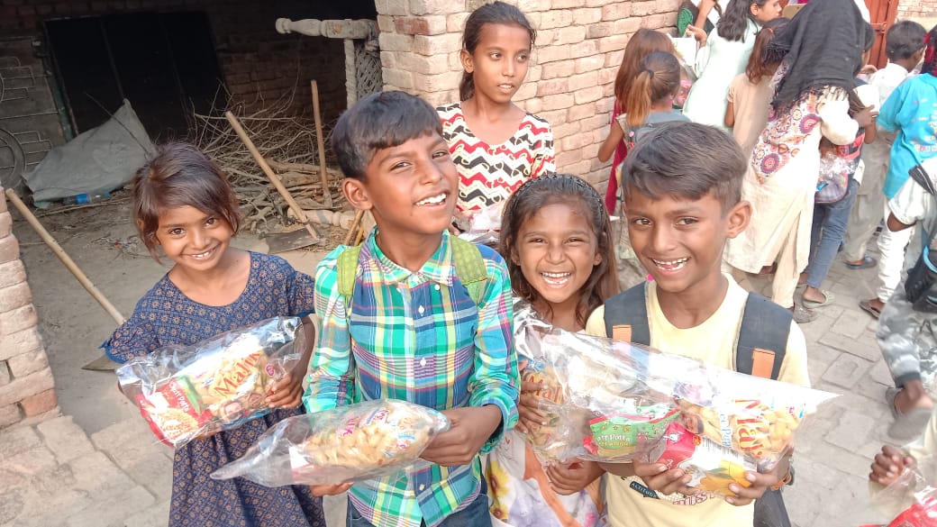 milka_sahotra's tweet photo. Dear Brothers and sister's in Christ!! Remember our orphan kid's in your daily prayers. May our Lord provide them with food packages, Education, Summer clothes and slippers in their feet. 
#JesusIsLord #prayforkids #Supportorphankids 
#bringsmileonfaces 
#Sowyourseed https://t.co/rAc8Yr1aHP
