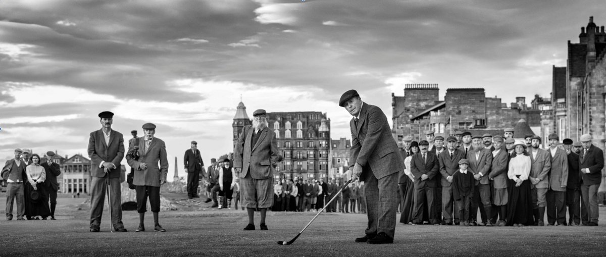 St Andrews – “The Home of Golf.” Here is the story behind the incredible image you see below by @David_Yarrow.