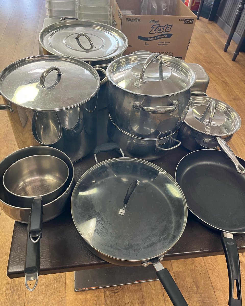 bistroongaetzrd's tweet photo. Today is the day!!! 11-6

Everything must go. 

Furniture 
Equipment 
Small wares 
Collectables 
And more…

All reasonable offers accepted. 
Debit/credit cards/ cash. https://t.co/zNtuu2plHh
