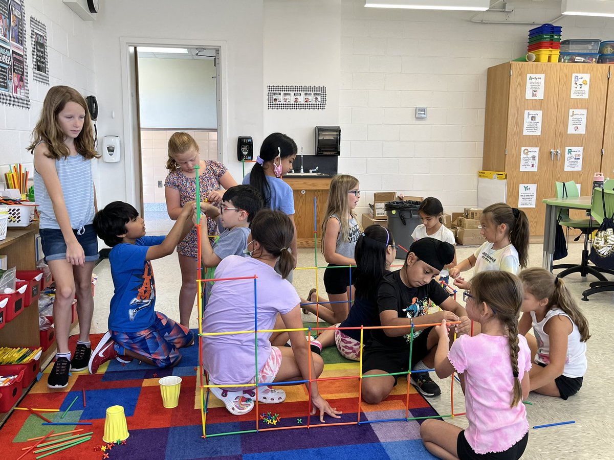 arobbgc's tweet photo. Building together in Summer STEM 🤓 https://t.co/nMLX1g0mmJ