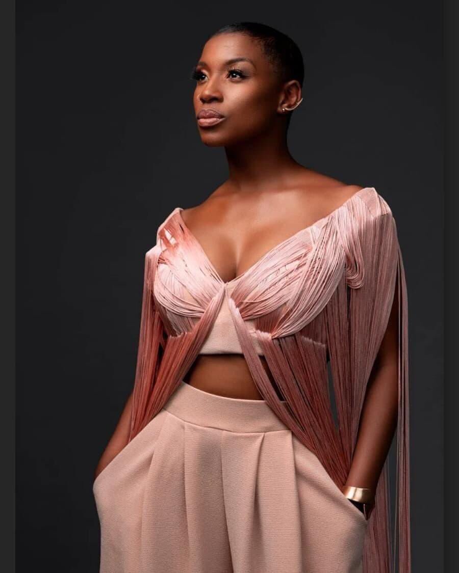 ShineInspire's tweet photo. Elle était une étoile !

#RIPBusiLurayi 
InspireAndShine https://t.co/JKwNQx1lc3
