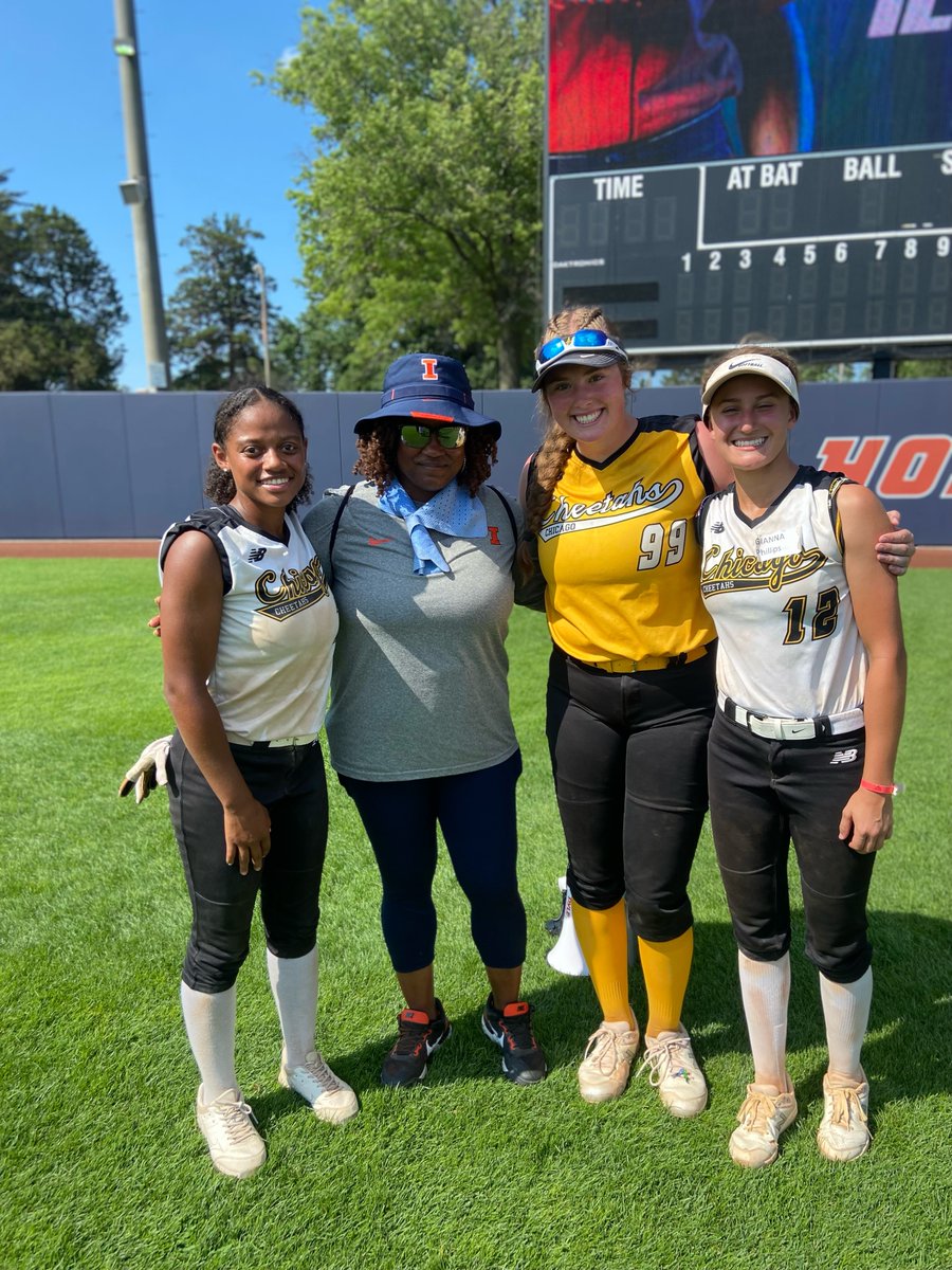 NyahEA23's tweet photo. Want to say thank you to @IlliniSB  for hosting a great camp last week!! Learned a lot from everyone there and enjoyed interacting with the players who shared some great tips! @TyraPerry13 @Ltrout07 
#fastpitchsoftball #collegesoftball #classof2024 
@CheetahsMC16u https://t.co/Dynf8jwXlB