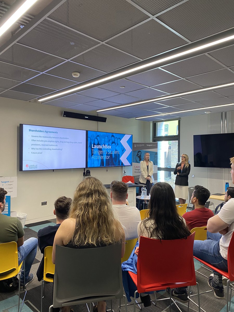 Below our #LaunchBoxers can be seen receiving an excellent talk from Gríana O’Kelly and Katie Oakes of @LavellePartners this morning. The students received an in depth presentation into the incorporation process and the various requirements that come with it. @TCDTangent