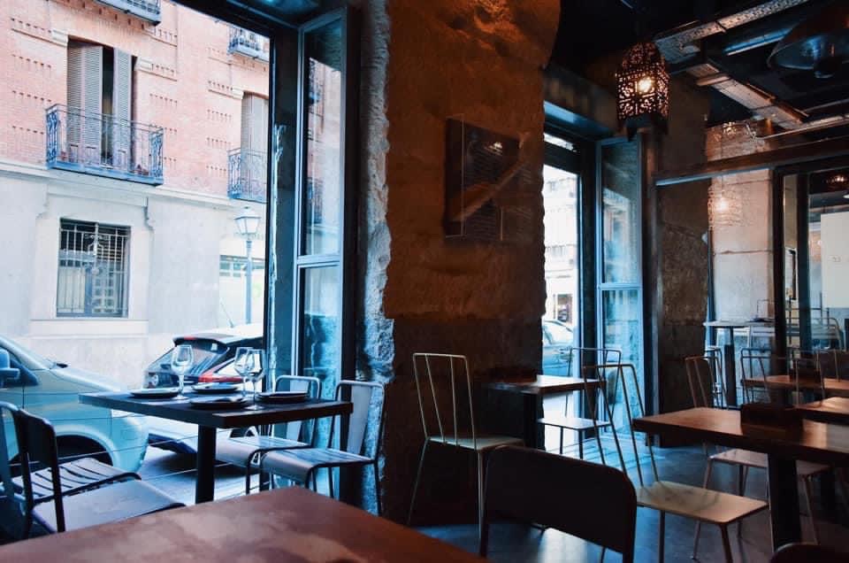 pimpammadrid's tweet photo. Maravillosa tarde para disfrutar de nuestras terrazas...
Mediodía, tarde y noche... La mejor opción contra el calor! 
¡¡¡Os esperamos!!!

#aperitivo #comida #picoteo #merienda #cena #amigos #pimpam #pimpammadrid #verano #veranomadrid #madridconamigos #madrid #sandoval15 #chamberi https://t.co/gZeAW2rxx4