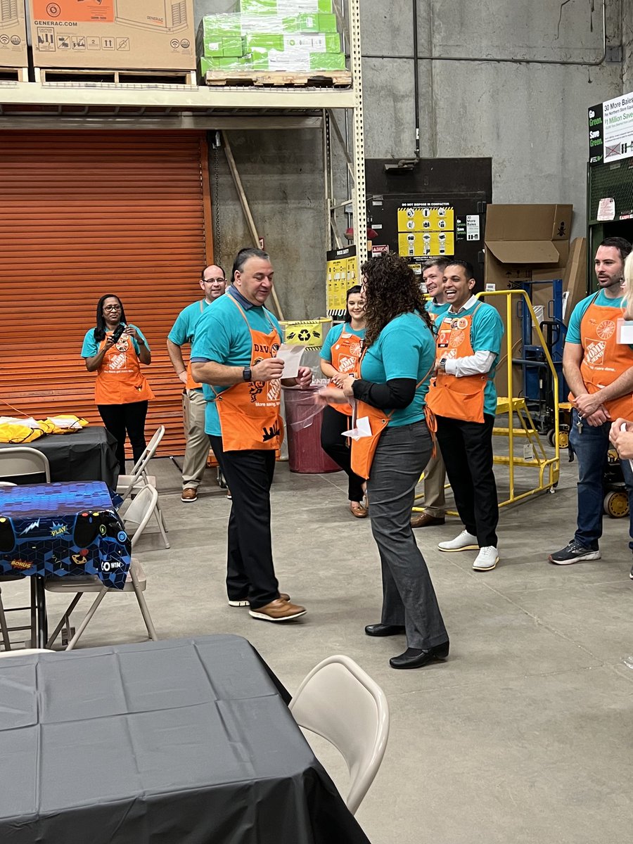 ⁦@DaveMusen⁩ receiving a Homer Badge from ⁦@Sara_Gardner3⁩ for his amazing support of all things Ops and Safety in the Ohio Valley region. Congrats sir. ⁦@JalalAtTHD⁩