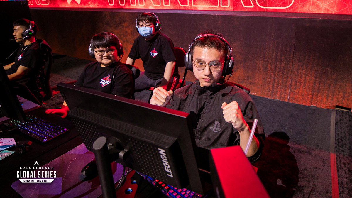 LinBoBo_APEX's tweet photo. first time at LAN so much fun https://t.co/flGtj1FPhO