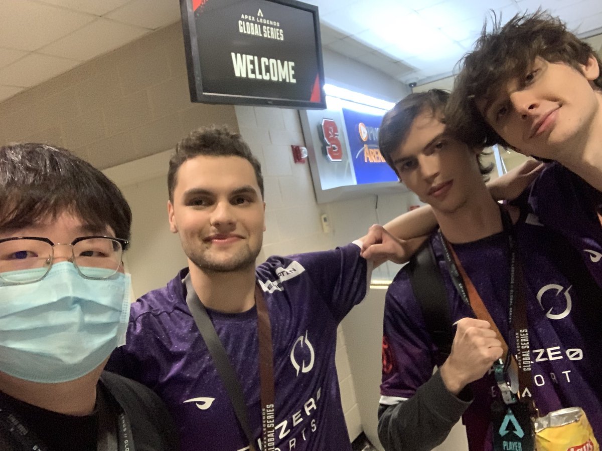 LinBoBo_APEX's tweet photo. first time at LAN so much fun https://t.co/flGtj1FPhO