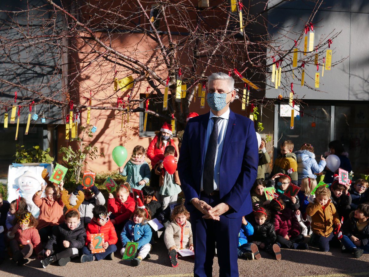 Je quitte l'<a href="/AcademieNice/">Académie de Nice</a> le cœur rempli d'émotions et riche des rencontres et projets menés ensemble À toutes et à tous MERCI pour ces moments !
Je suis honoré, heureux et fier de rejoindre la région académique Grand Est et retrouver une nouvelle communauté éducative.