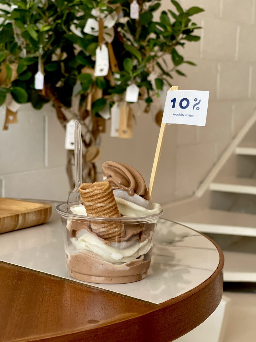 AD_D7M's tweet photo. نكهات جديدة للايس كريم 😍🍦

قهوة 10% منزلين نكهات صيفيه جديده و متنوعة من الايس كريم وكل يوم راح تكون نكهة مختلفة ويعلنون عنها في حساب الانستقرام 

نكهات اليوم روشيه وفانيلا اطلبوها مكس لذذيذ وبالعافيه عليكم ♥️😍 https://t.co/H6I52oLbDv