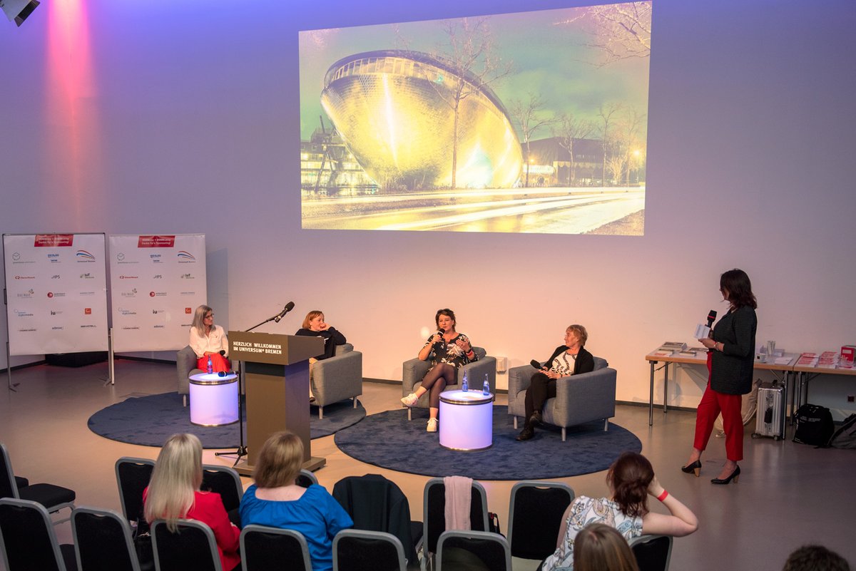 💬 In der Panel-Diskussion ging es um „Mehr Frauen in Führungspositionen“. Vielen Dank an die spannenden Teilnehmer*innen!

Eine Erkenntnis aus der Diskussion: Wir schaffen Veränderung nur gemeinsam! Und der #DMWday war ein Schritt in die richtige Richtung 🤝 
#FemaleLeadership