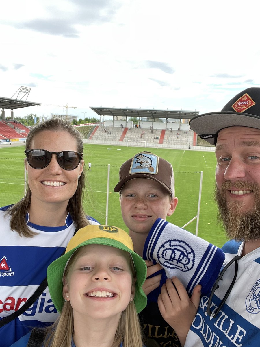 loftus79's tweet photo. Finally football https://t.co/KHINm57EmD
