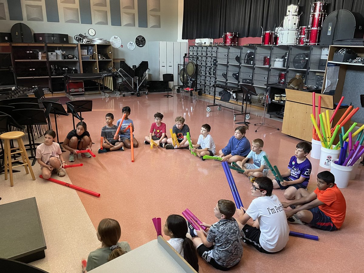 BUZZELLIMUSIC's tweet photo. We’re having such an awesome time playing music at MO summer band!! (Not pictured are the band instruments) 😂 https://t.co/H9Cmo8box6