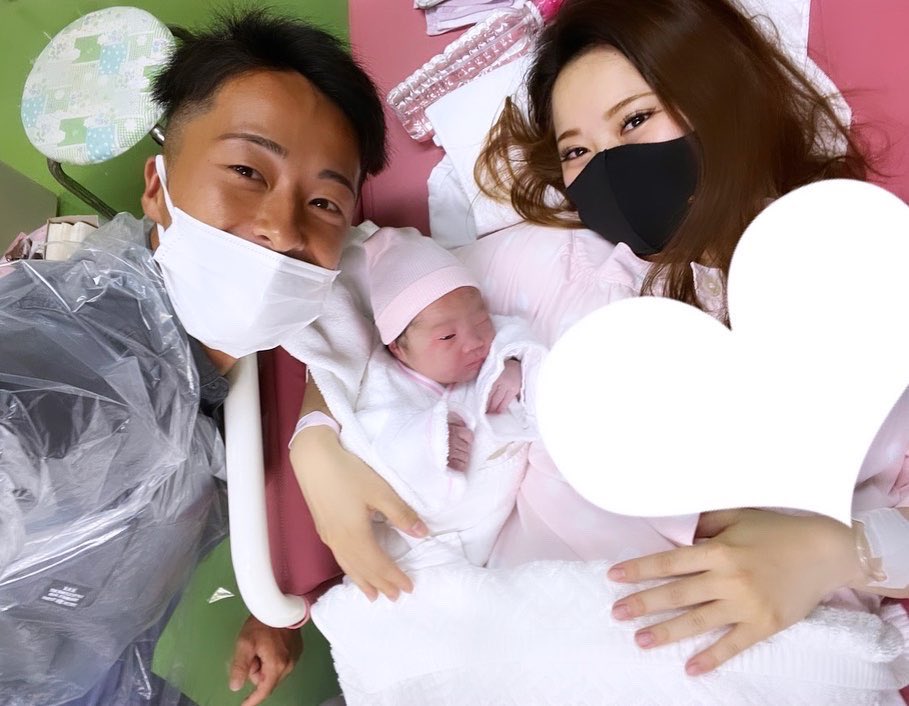 528257top's tweet photo. 7月13日👶🏻3536gのBIG GIRL爆誕🎀
新米パパとママ頑張ろうね🔥💪🏼 https://t.co/aIvLxDNZuH