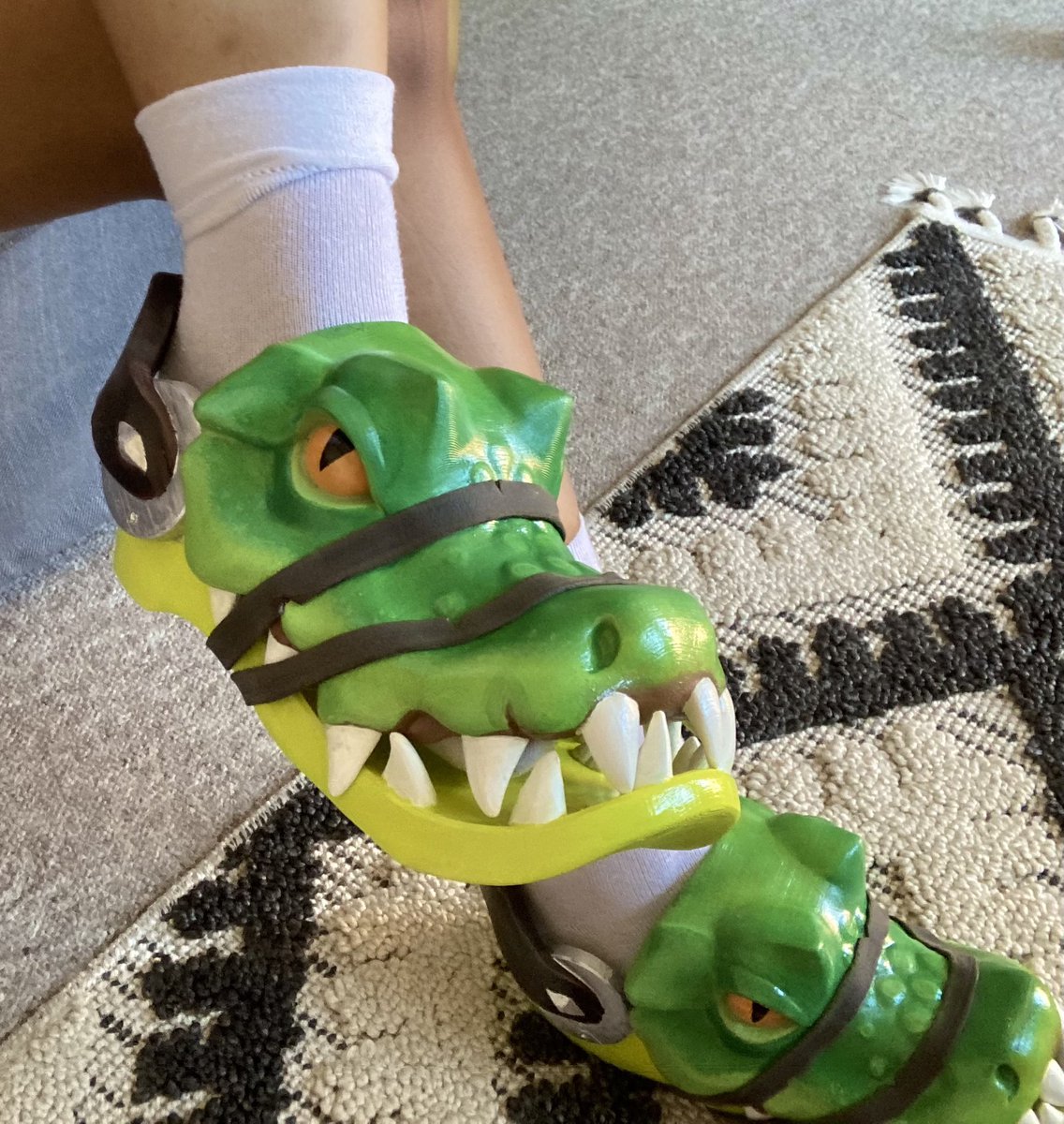 jagexdragon's tweet image. “Are you wearing the Rune-“
“The RuneScape Gators? Yeah, I am.”