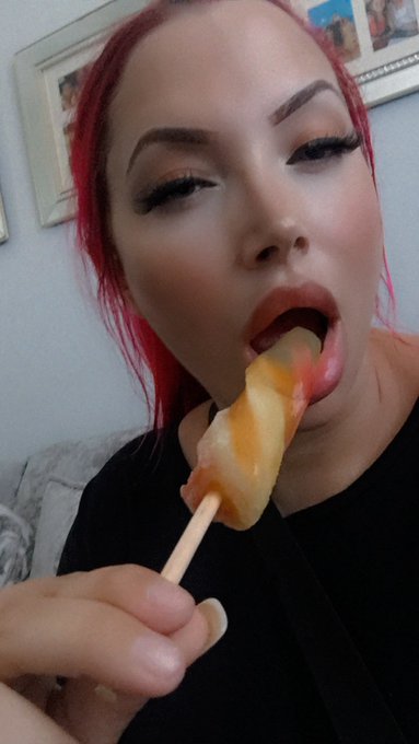 Sure is hot out there 🥵🥵🥵 https://t.co/5iuO0lRrMb<a href="/tag/bluebird"class="tags"><span>#bluebird</span></a><a href="/tag/firstadultmovie"class="tags"><span>#firstadultmovie</span></a>