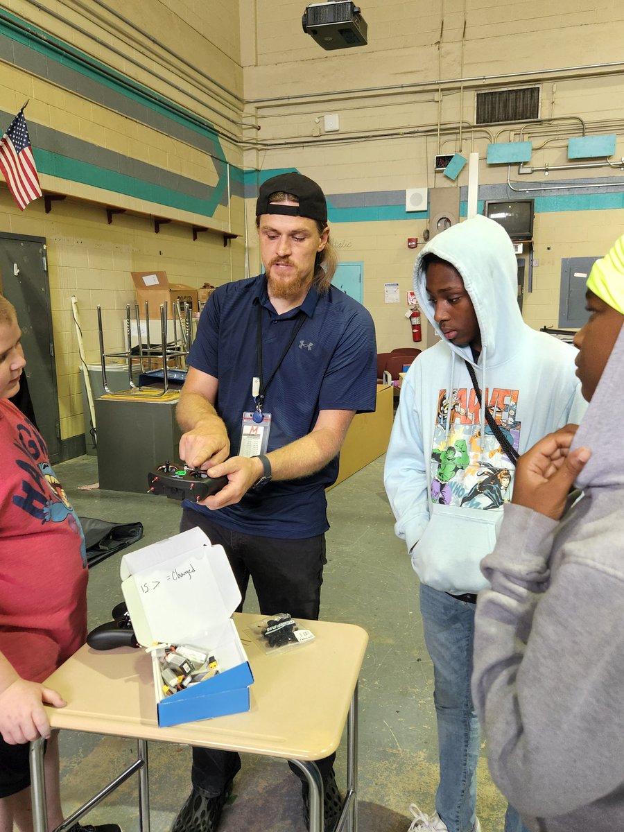 RCSDNYS's tweet image. Our students at @EdisonTechRCSD&apos;s CTE summer camp learned how to program, build and fly drones!

#NationalSummerLearningWeek