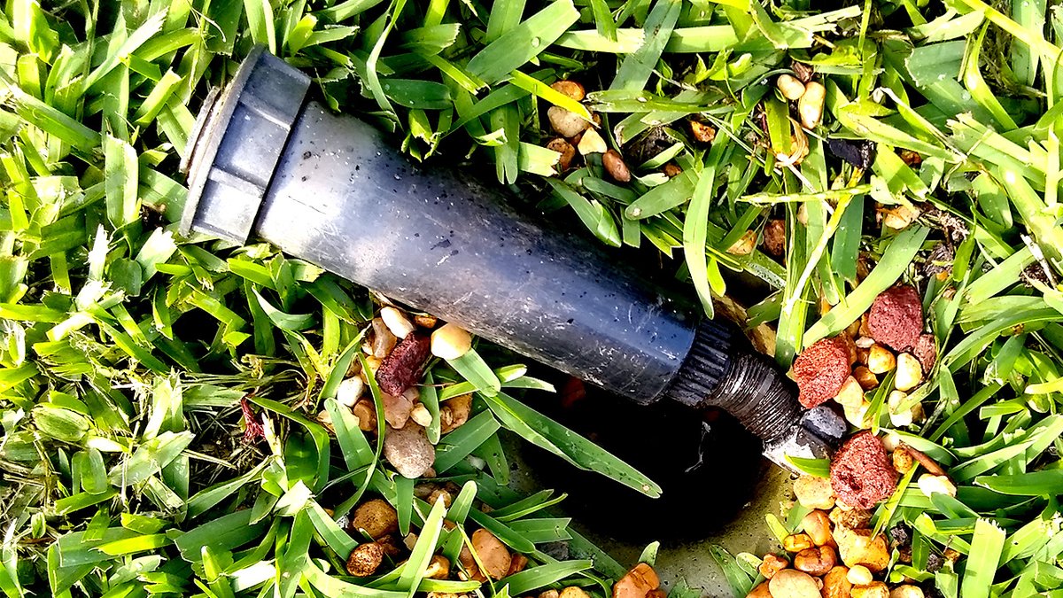 CityofCoppell's tweet photo. Have you checked your water sprinkler system for leaks lately? A broken sprinkler head can waste around 4,000 gallons per month. π€― Small fixes to leaks, both indoors and out, can go a long way to save water. #WaterSmartWednesday https://t.co/tG3dUAT9rv