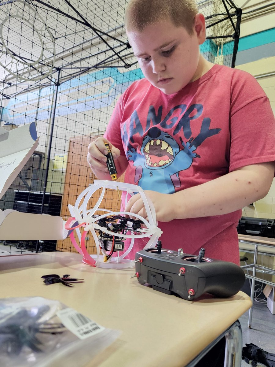 RCSDNYS's tweet image. Our students at @EdisonTechRCSD&apos;s CTE summer camp learned how to program, build and fly drones!

#NationalSummerLearningWeek