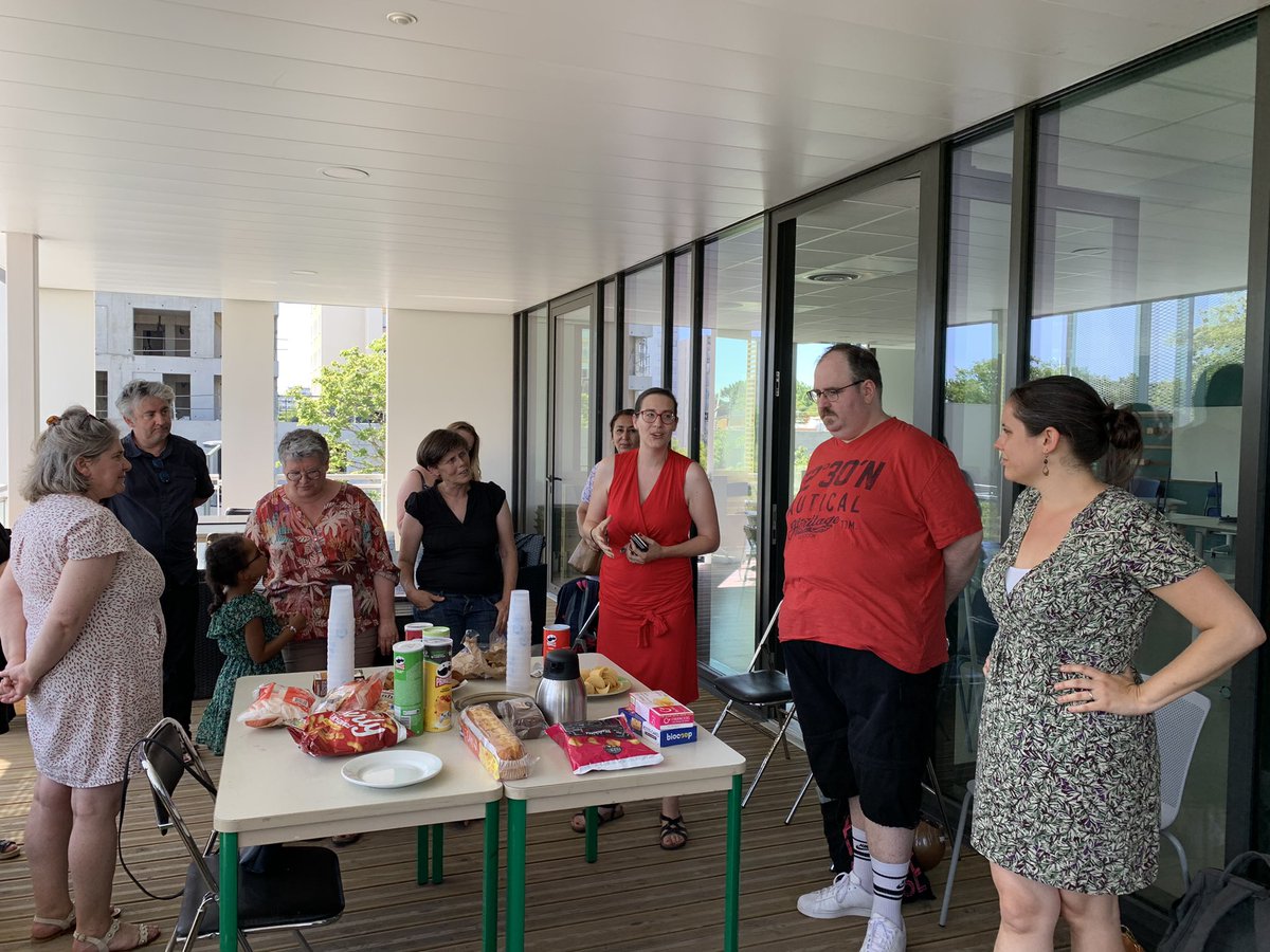 david_travers35's tweet photo. Heureux de saluer au nom de @nathalieappere les forces vives de @TZCLDRennes, habitant•e•s du Blosne durablement privées d’emploi, associatifs &amp; collectivités partenaires lors d’un temps convivial prévu, que nous ayons ou pas été retenus. Et nous le sommes, rappelons le! 🎉👏 https://t.co/HwNDdknrpe