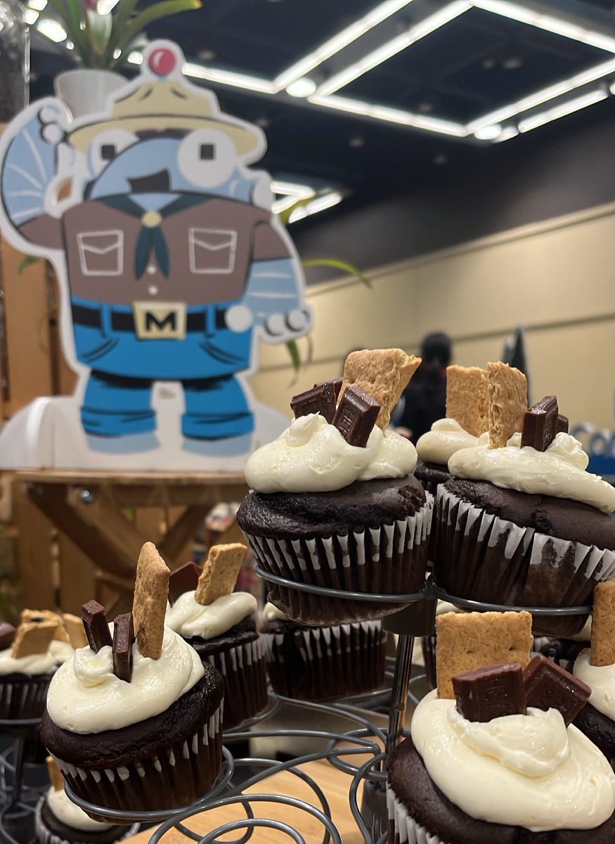 MissAmyMerrill's tweet photo. Feed me cupcakes, and t̶e̶l̶l̶ ̶m̶e̶ ̶I̶m̶ ̶p̶r̶e̶t̶t̶y̶ teach me seo. #mozcon https://t.co/2YWE47HQ7T