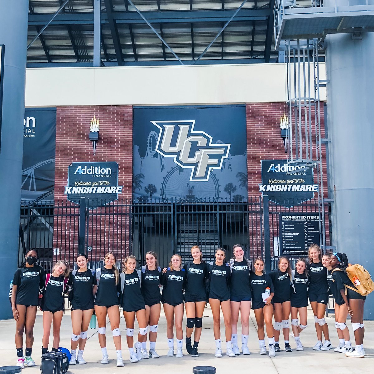 JohnCarrollHS's tweet photo. JC volleyball x @UCF_Volleyball 🏐 #jchsramfam #jchssummer #jchsathletics #jchsvolleyball #ucfvolleyballcamp @CoachGroody17 @RaeTriche https://t.co/IyinuAwvAI