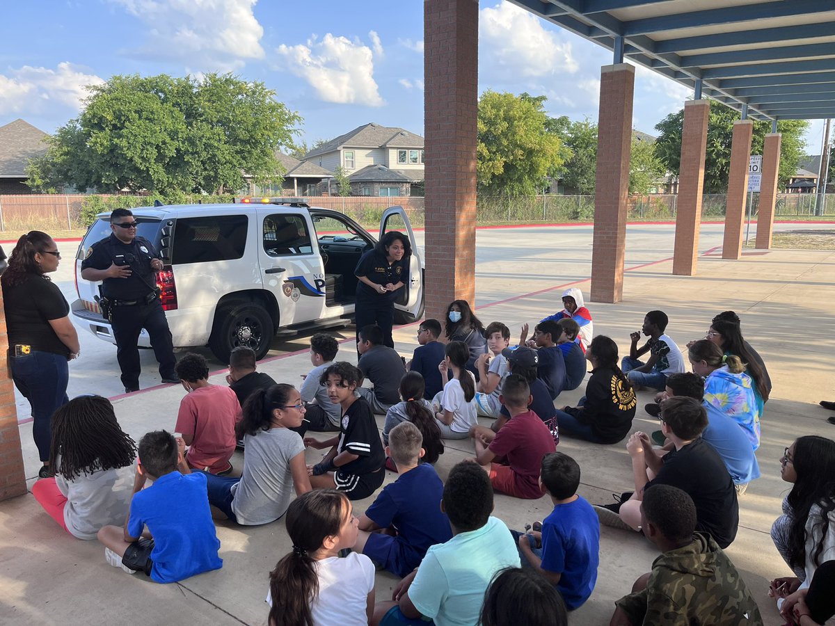 guadalupeveliz9's tweet photo. Connecting the learning to real life @NISDHenderson @NISDKallison summer program! Thank you John Koepke from Government Canyon , Habitat For Humanity, @NISDPoliceDept , Warren CCA for visiting our kids! https://t.co/jfCaOdcTSp