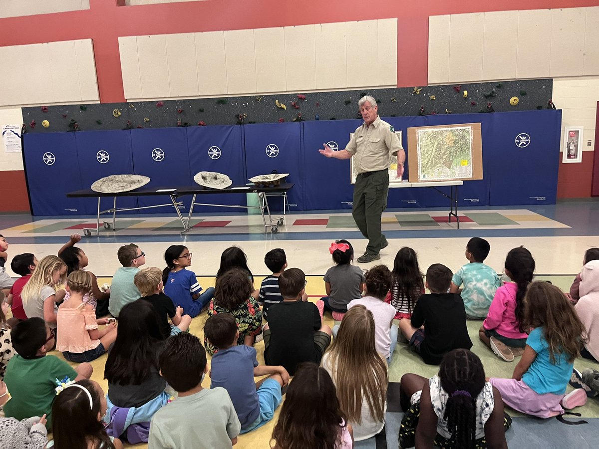 guadalupeveliz9's tweet photo. Connecting the learning to real life @NISDHenderson @NISDKallison summer program! Thank you John Koepke from Government Canyon , Habitat For Humanity, @NISDPoliceDept , Warren CCA for visiting our kids! https://t.co/jfCaOdcTSp