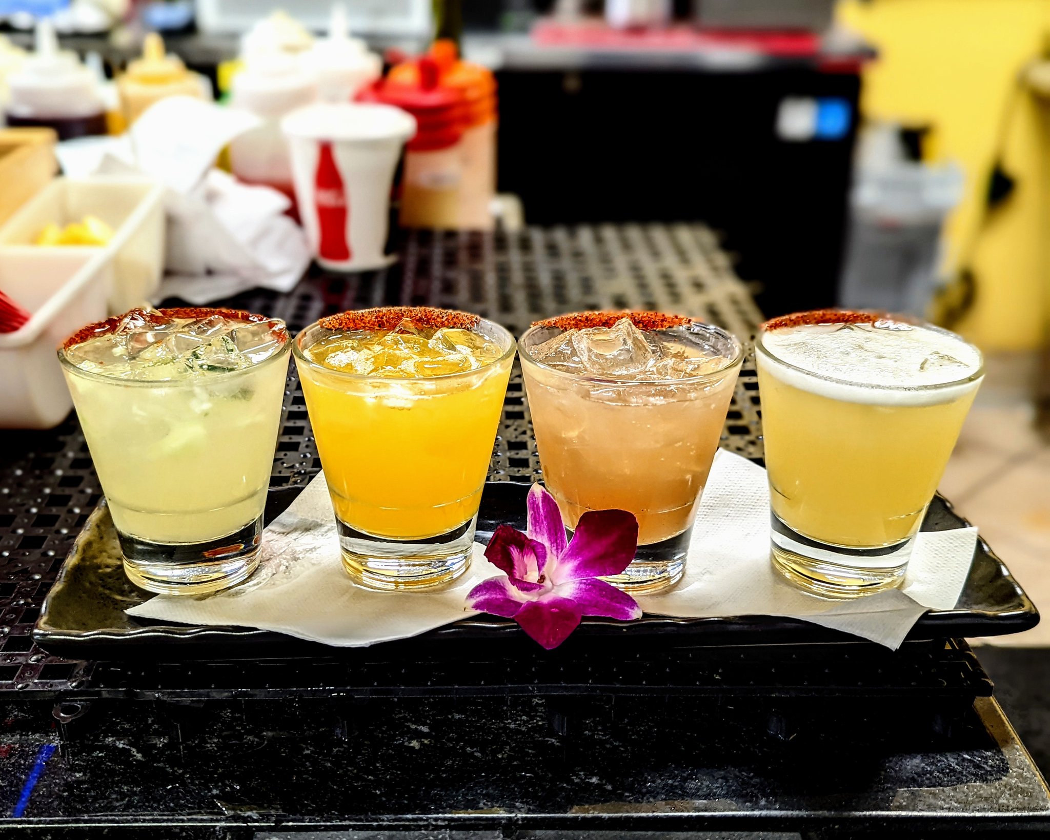 Roosters Breakfast and Mimosas (RoostersAnd) / Twitter