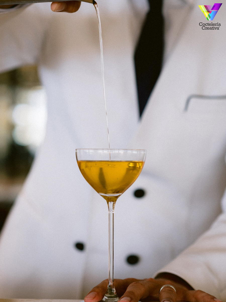 El hotel luxury lifestyle de la marca <a href="/MEbyMelia/">@MEbyMelia</a> en #Ibiza acogerá el pop up Kwãnt by the Sea. Una auténtica celebración de la coctelería de autor, a manos del reputado <a href="/ErikLorincz/">erik lorincz</a> bit.ly/3axURxk